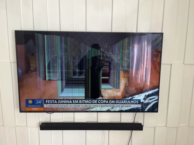 Tv Samsung modelo UN55HU8500G tela trincada para retirada de peças
