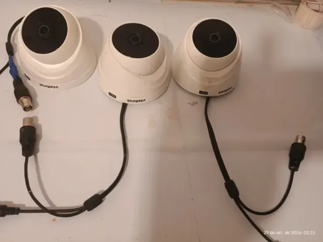 Lote com 3 câmeras Intelbrás para CFTV, mod. VHL1120D, em perfeito estado