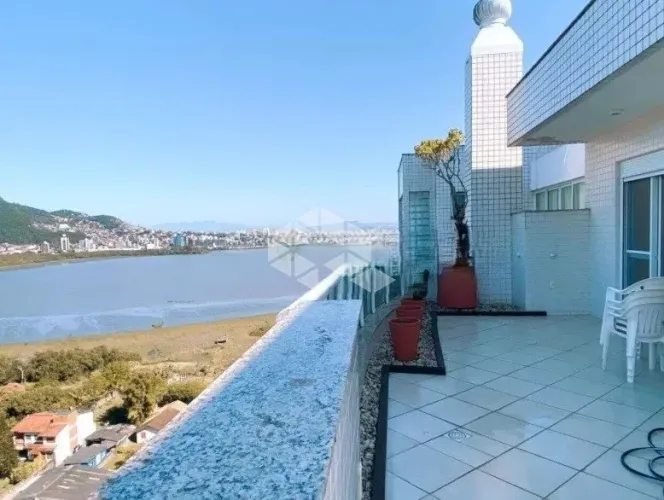 COBERTURA COM PISCINA PRIVATIVA - 233M² PRIVATIVOS - 2 SUÍTES, 3 VAGAS E HOBBY BOX!