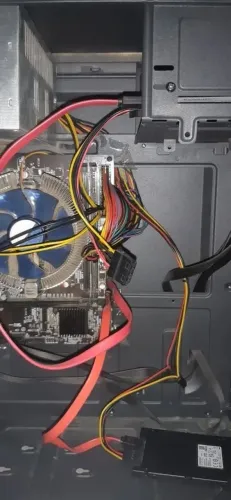 INTEL i5 - 8GB RAM (FUNCIONA, TEM AVARIA)