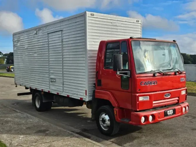 Ford Cargo 815 Baú 6x 2.15 rodado duplo porta lateral