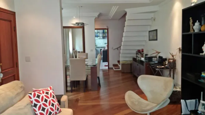 Imperdível Sobrado de Luxo na Vila Suzana, São Paulo: 4 Quartos, 2 Suítes, 2 Salas, 4 Banh