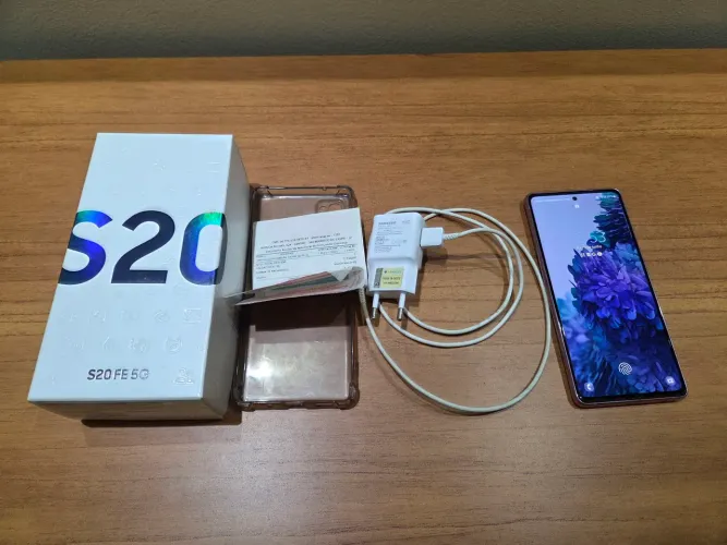 Celular Samsung Galaxy S20FE Snapdragon