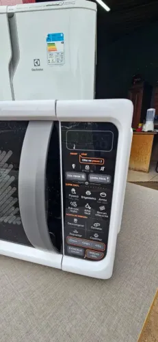 Microondas Semi Novo único dono ( entrega grátis) aproveite 