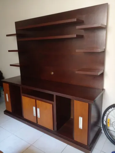 ESTANTE MADEIRA. NAO É MDF