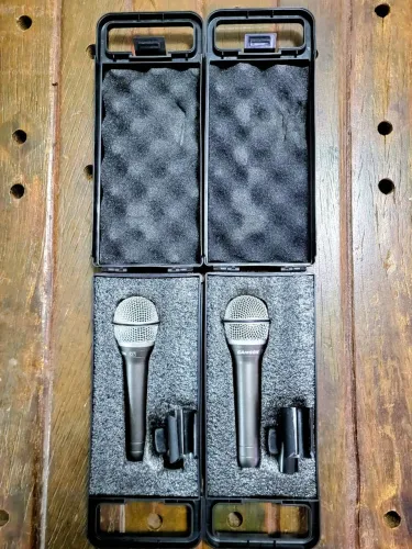 Dois Microfones Samson Q7