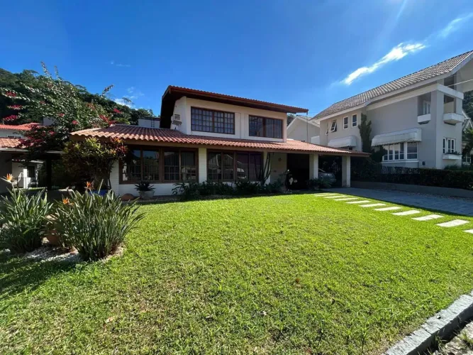 Casa em Condomínio de Alto Padrão em Balneário Camboriú 