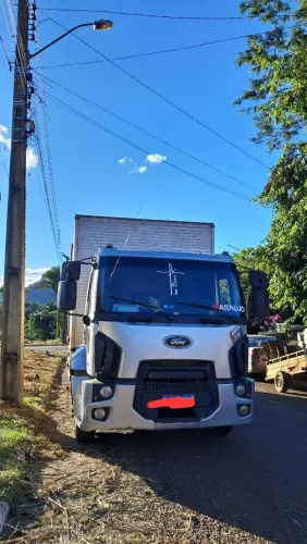 Vendo este caminhão 