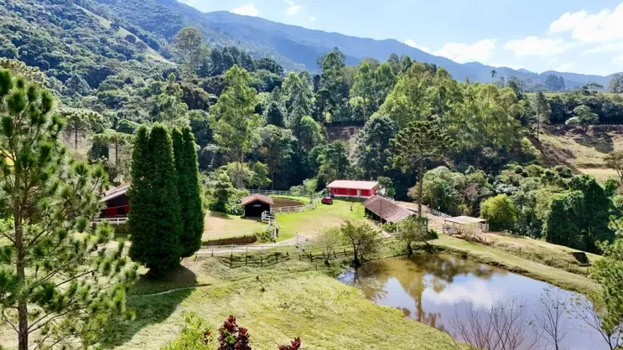 Chácara com lago, construção Nova em local que emana a PAZ