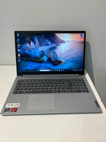 Lenovo IdeaPad 1 Ryzen 3 7320U | SSD 256GB | Estado de Novo