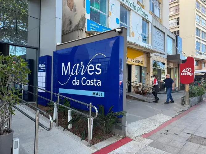 Loja comercial na Praia da Costa, ao lado da Padaria Monza e Hortifrúti