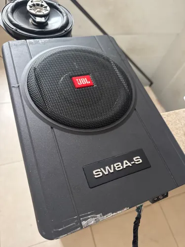 Subwoofer É alto falante JBL