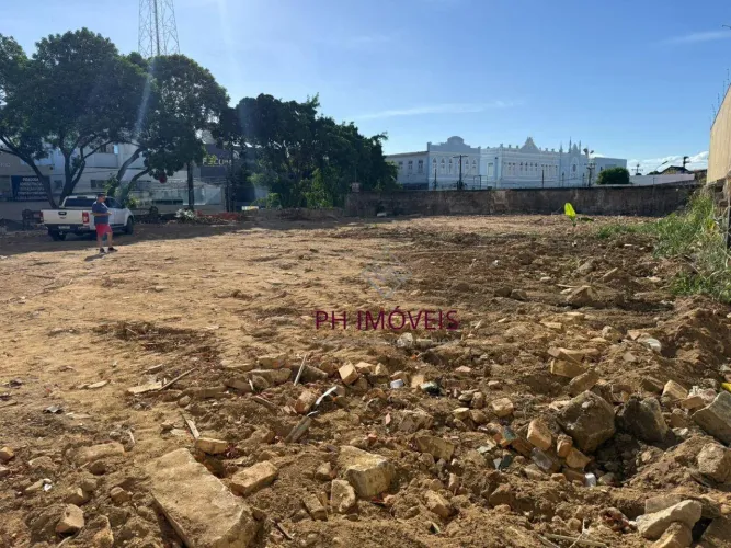Terreno à venda no Farol com excelente localização - 700m²