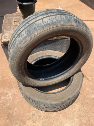 Pneus 205/55 R16 da estrada. Semi novo