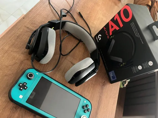 Nintendo switch lite desbloqueado 128gb + headset logitech Astro A10