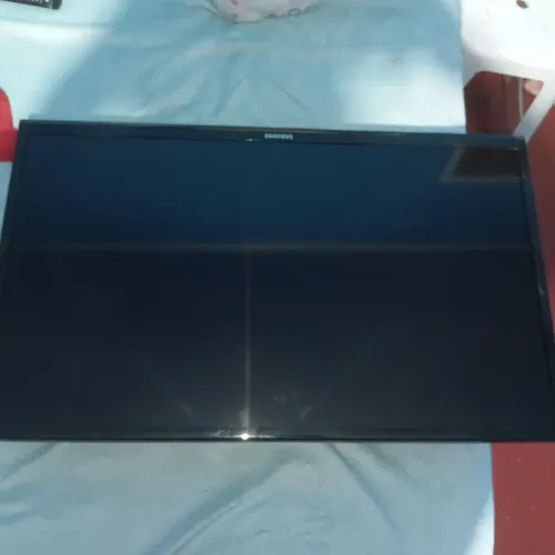 Vende se televisão