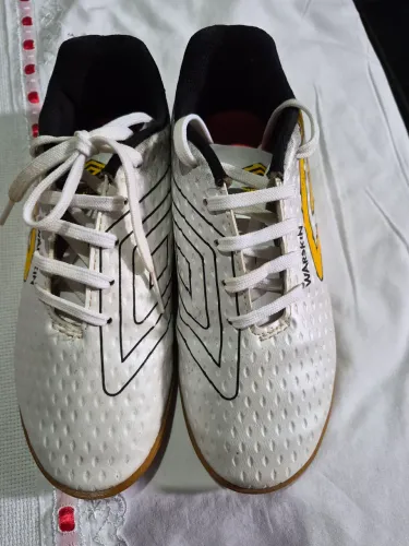 Chuteira Umbro
