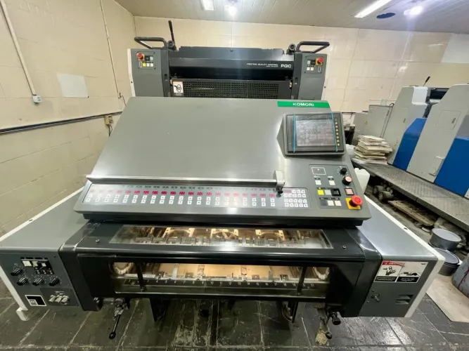 Komori bicolor ano 2001 completa
