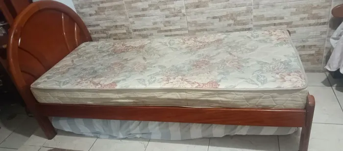 Cama de solteiro com colchão