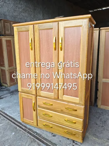 Guarda roupa de madeira 3 portas novo frete grátis.