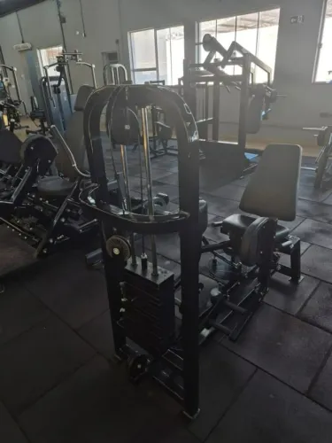 Cadeira Abdutora Profissional Life Fitness - Ótimo Estado
