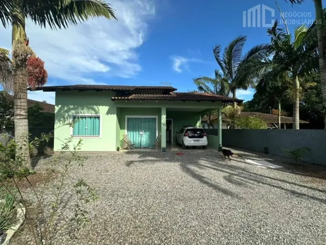 Chácara com terreno de 1.994,95m² | Pinheiros - Bal. Barra do Sul