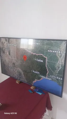 Tv de 50 polegada semi nova funcionando tudo novinha 1800 no pix ou dinheiro