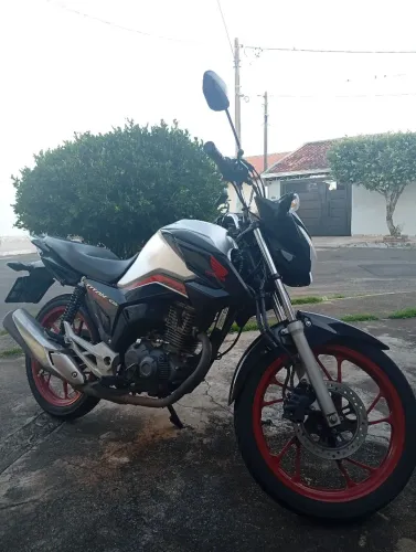 Vende-se Titan 160 2023 Cor Prata/Preta
