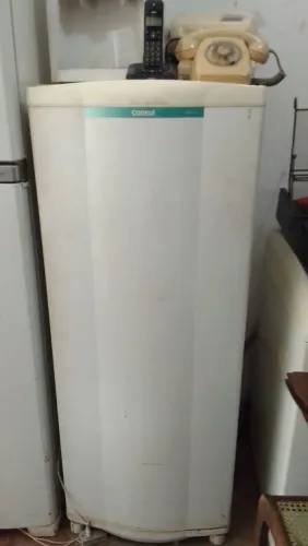 Geladeiras com defeito. 