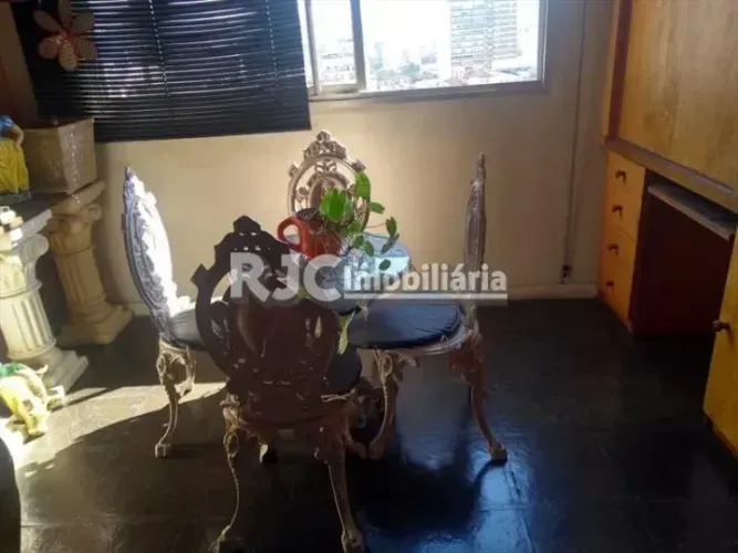 Apartamento de 77 metros quadrados no bairro Tijuca com 3 quartos