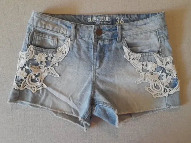Short jeans detalhe em renda