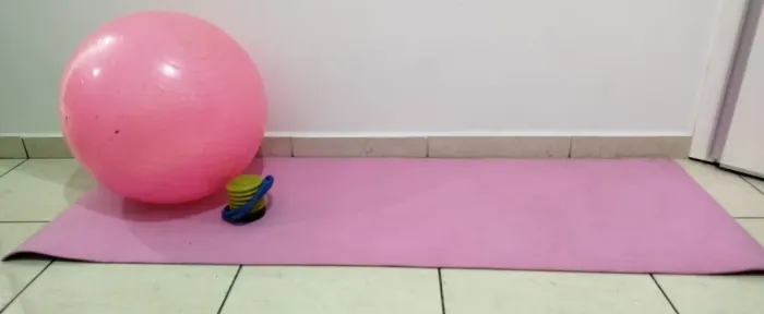 Kit Pilates e Exercícios Funcionais - Bola Suíça, Colchonete e Bomba de Ar