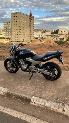 Vende - se Cb600F Hornet Carburada