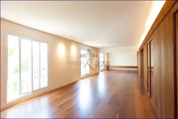 Apartamento - Itaim Bibi - 3 Dormitórios - 194m².