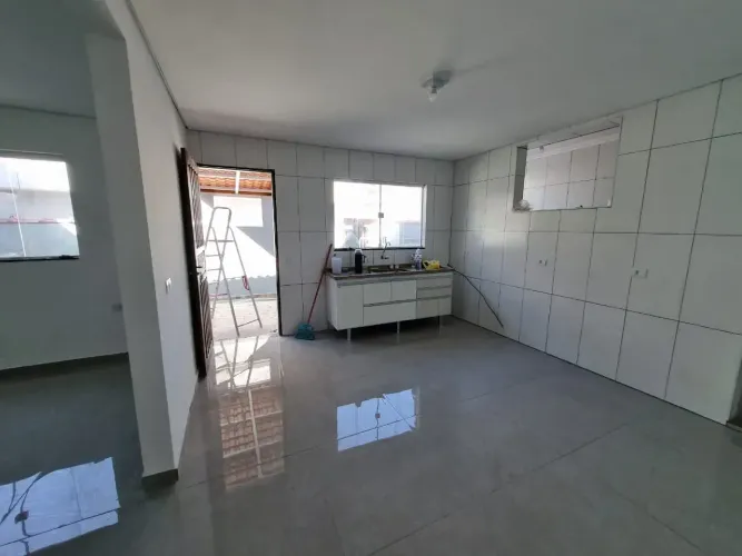 Casa de 3 dormitórios com quintal
