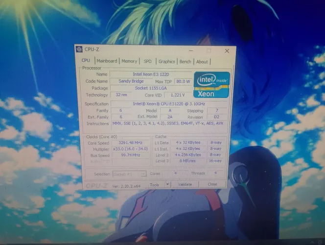 Vendo computador de entrada para tarefas e jogos básicos