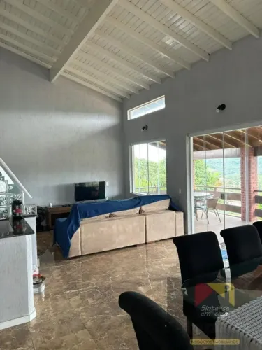 Fazenda/Sítio/Chácara para aluguel tem 600 metros quadrados com 5 quartos