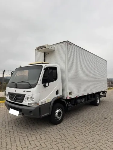 MERCEDES-BENZ ACCELO 1016 4X2 BAÚ - 2017
