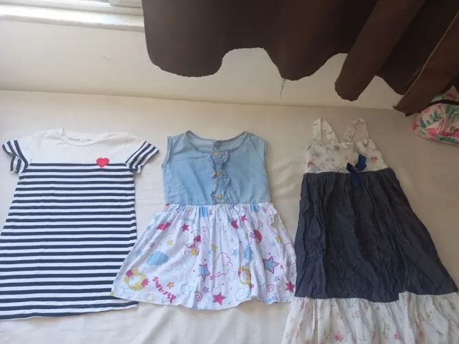 Todo lote de vestido infantil  veste a partir 3 anos