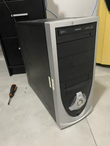 Pc antigo funcionando mais 2 teclados