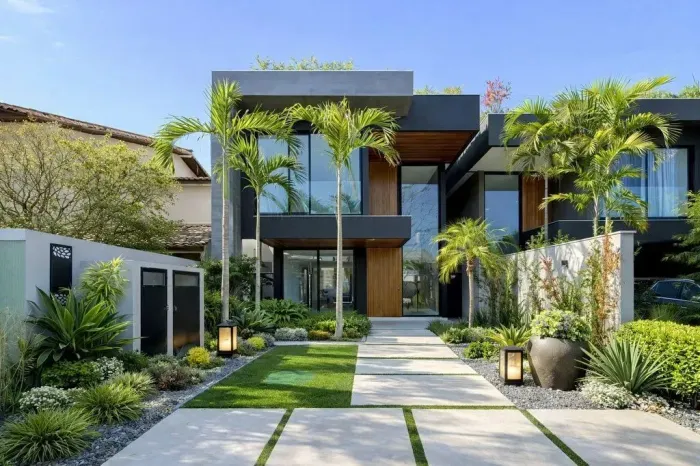 Casa Contemporânea Triplex com 4 Suítes, Piscina, Sauna e Energia Solar | Interlagos Itaun