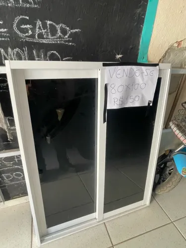 Vende se 2 janelas de alumínio