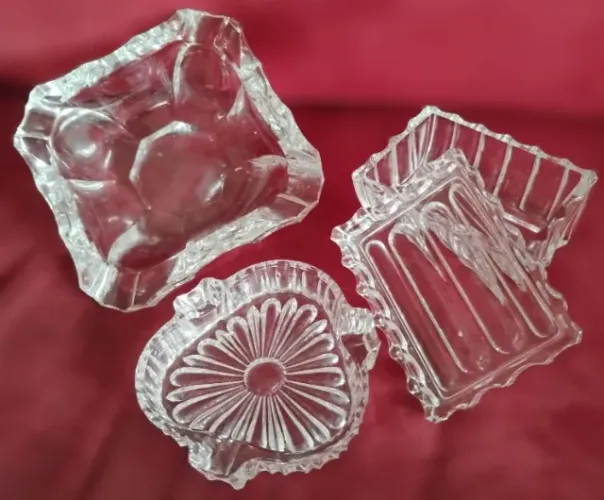 Cinzeiros e cigarreira de cristal