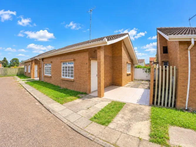 Casa Residencial com 3 quartos para alugar por R$ 2300.00, 78.00 m2 - BOQUEIRAO - CURITIBA