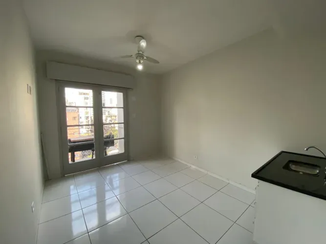 Studio / Kitnet 30m² com varanda na Bela Vista