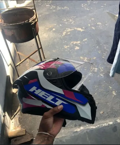 Capacete da helt praticamente novo