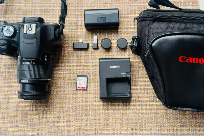 Vendo ou troco - Câmera Cânon T5 + lente do 18-55 + microfone