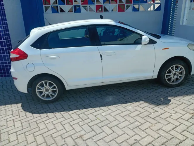 Chery Celer Hatch 1.5 16V Flex 5P 2015