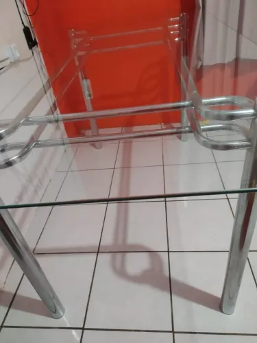 2 Mesas de vidro e uma desmontavel