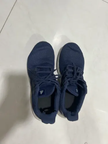 Tênis adidas